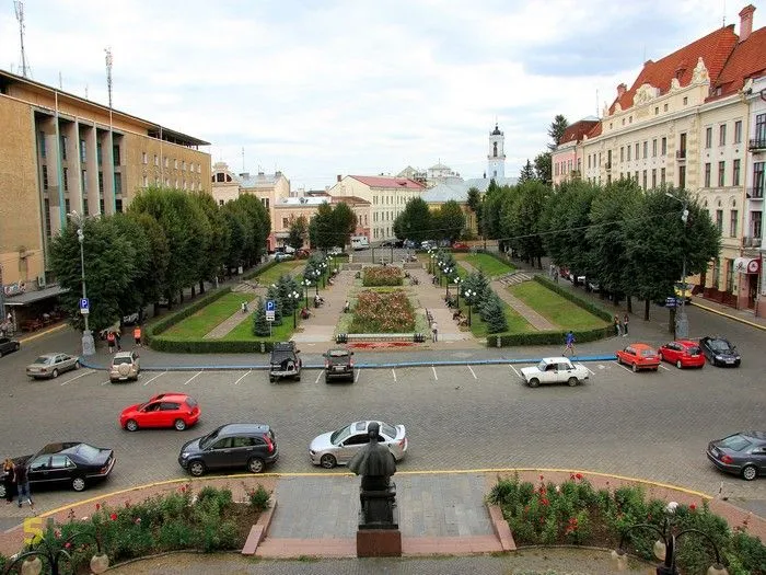 Театральна площа, Чернівці
