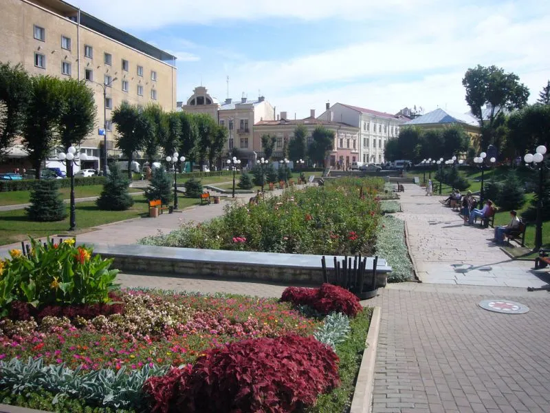 Театральна площа, Чернівці