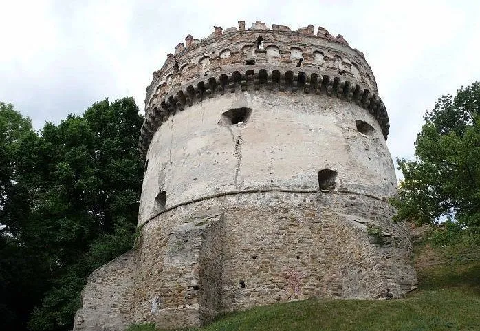 Кругла (Нова) вежа, Острог