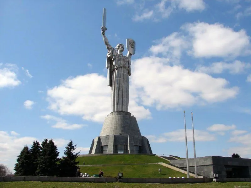 Монумент-скульптура «Батьківщина-мати», Київ