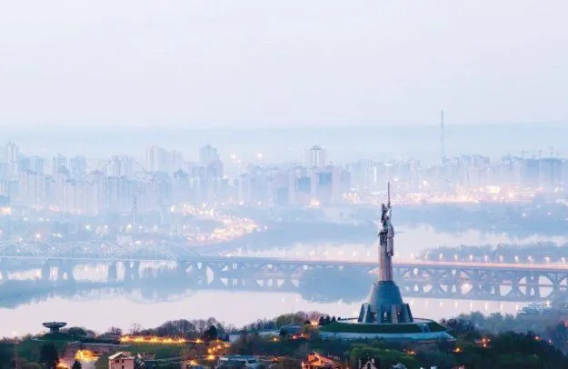 Монумент-скульптура «Батьківщина-мати», Київ