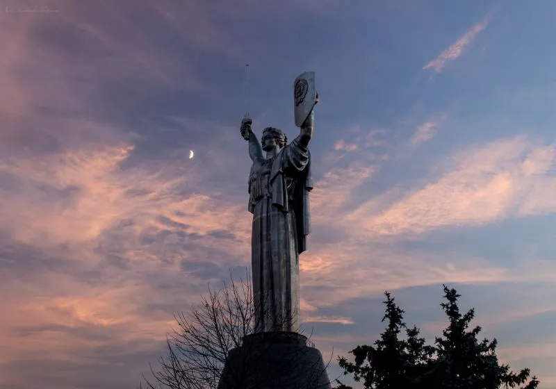 Монумент-скульптура «Батьківщина-мати», Київ