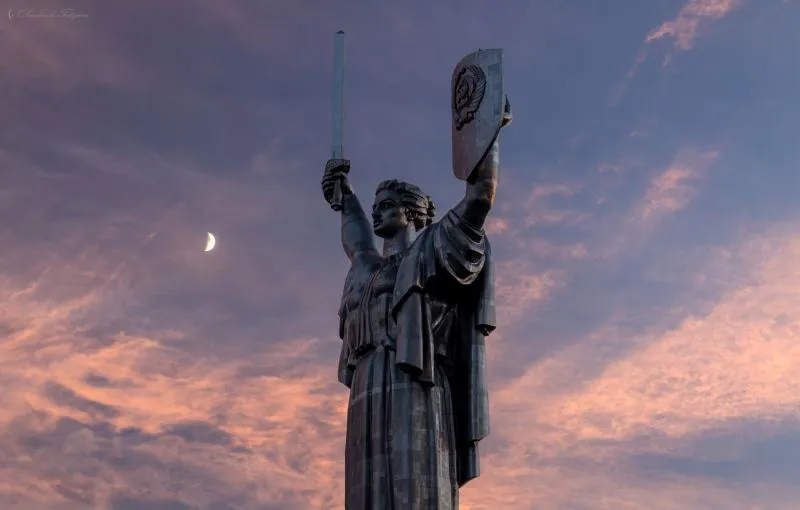 Монумент-скульптура «Батьківщина-мати», Київ
