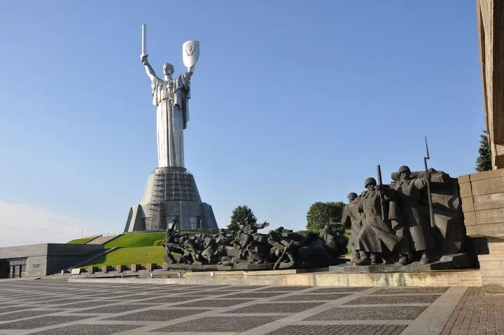 Монумент-скульптура «Батьківщина-мати», Київ