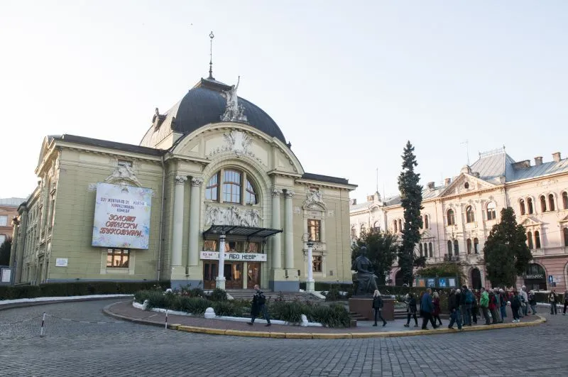 Театральна площа, Чернівці