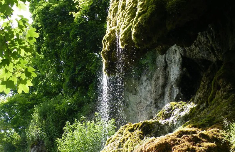 Водоспад Дівочі сльози, село Ісаків