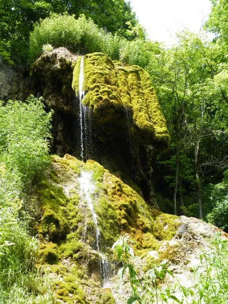 Водоспад Дівочі сльози, село Ісаків