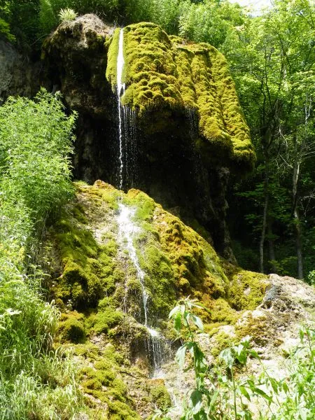 Водоспад Дівочі сльози, село Ісаків