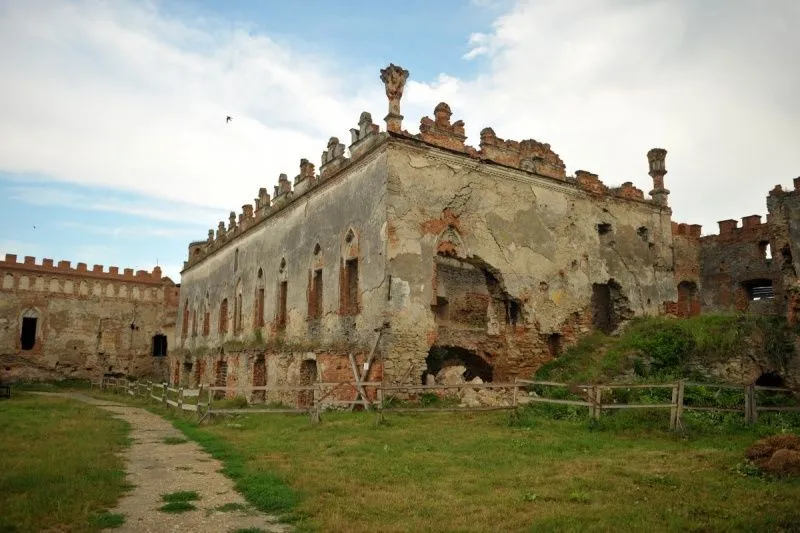 Меджибізький замок, Меджибіж