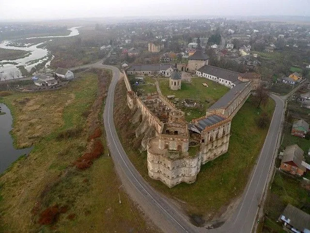 Меджибізький замок, Меджибіж
