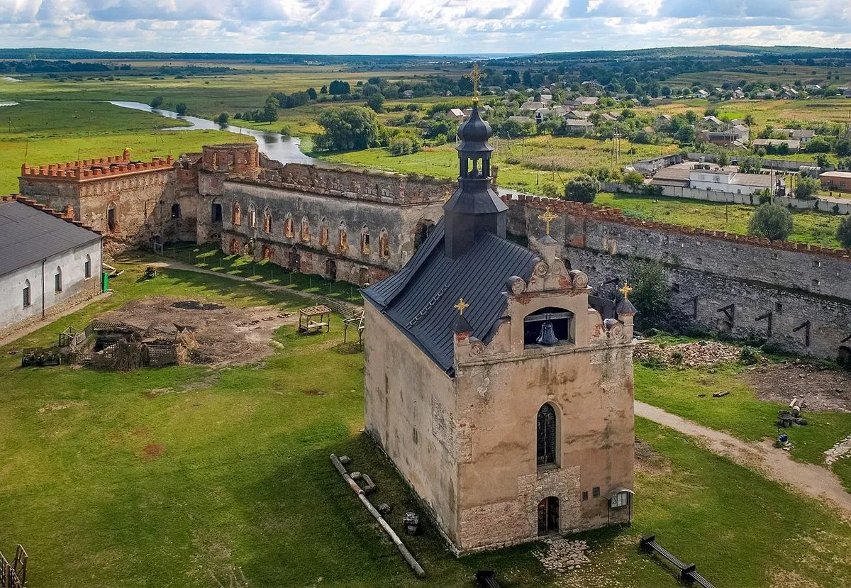 Меджибізький замок, Меджибіж