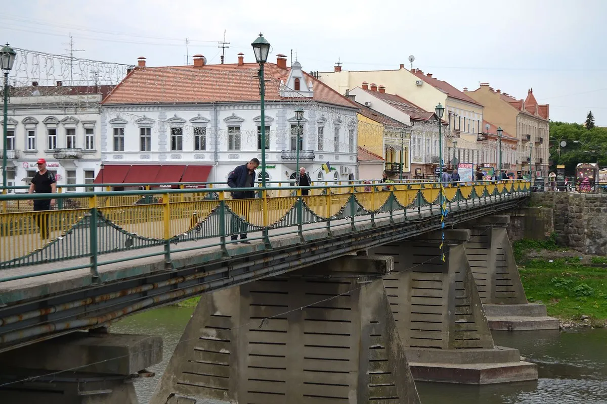 Пішохідний міст, Ужгород