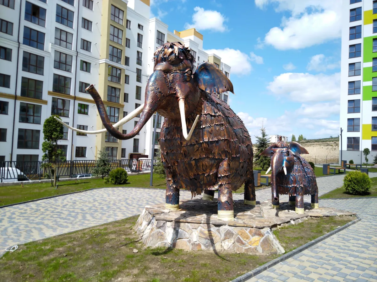 Алея кованих фігур, Рівне