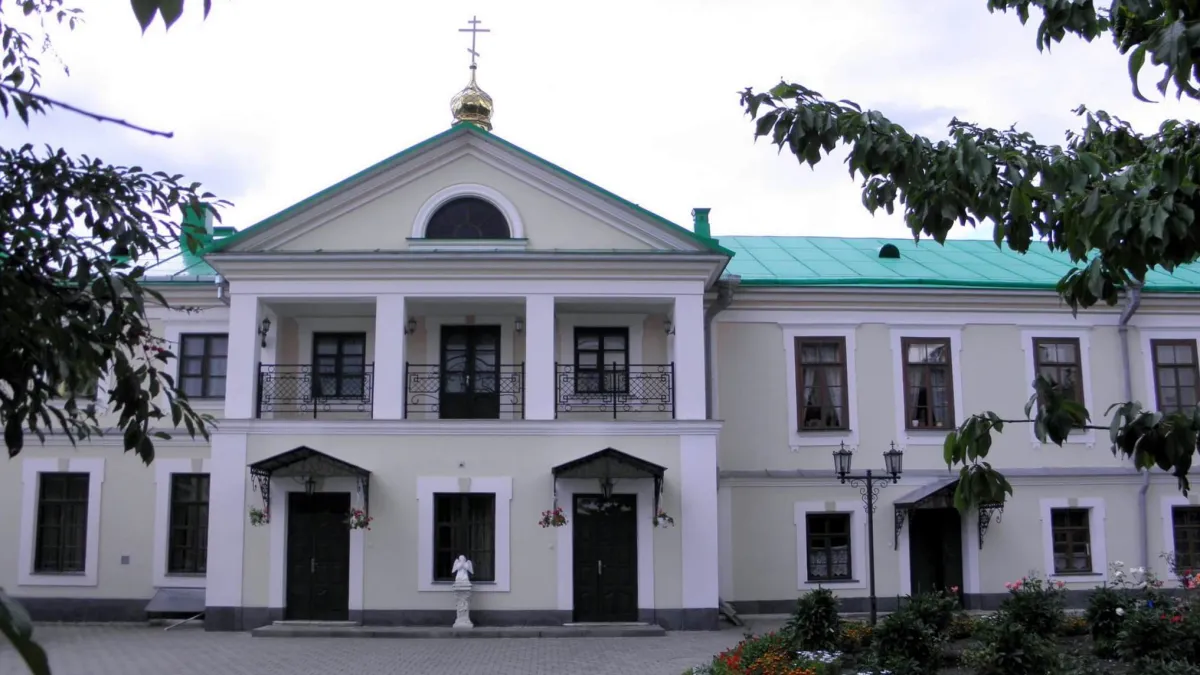 Корецький Свято-Троїцький монастир, Корець