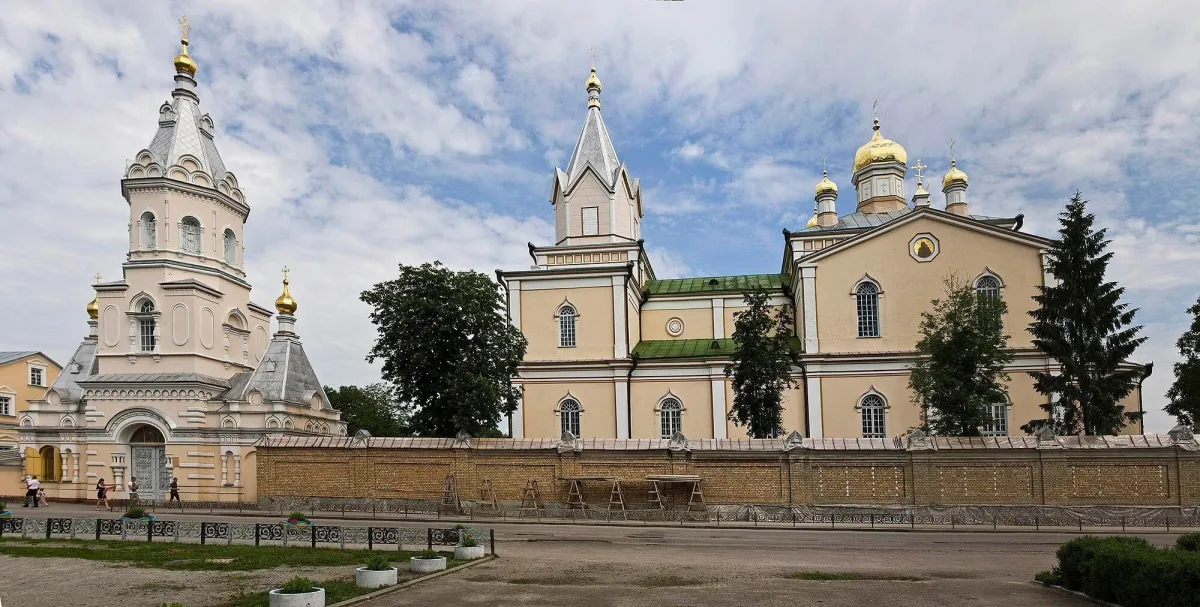 Корецький Свято-Троїцький монастир, Корець