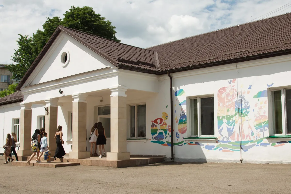 Фасад Рівненської дитячої художньої школи імені А.І. Мартиненка